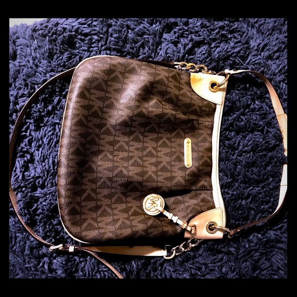 PRICE DROP! Fall is almost here 🍂🍁! - Picture 1 of 6